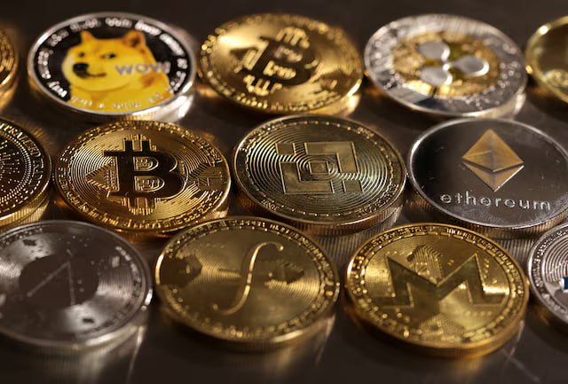 SEC разворачивает штурвал! DeFi получает зелёный свет! США меняют правила игры: теперь по-настоящему децентрализованные DeFi-протоколы смогут работать без страха перед регулятором! Новый глава SEC — Пол Аткинс — заявил: если проект действительно децентрализован, он может быть освобождён от части требований законодательства о ценных бумагах. Это кардинальный разворот на 180° по сравнению с эпохой Гэри Гэнслера, который душил DeFi бесконечными исками. Что это значит: Больше никакого давления через суды SEC начнёт открытое обсуждение новых правил DeFi-разработчики смогут работать легально и уверенно — при соблюдении условий Требования к “настоящей” децентрализации: – Полностью децентрализованная структура – Открытый исходный код – Прозрачность всех процессов – Механизмы защиты пользователей – Исключение манипуляций и инсайда Ждём первых участников пилотного режима! Ставлю на AAVE как одного из первых. Defi Summer 2.0 уже близко... Готовы к новому витку в истории DeFi? Делитесь мыслями Chat / Чат Наш бот с комбо / Our bot with combo Subscribe / Подпишись Buy Stars without KYC Поддержи канал / Boost channel