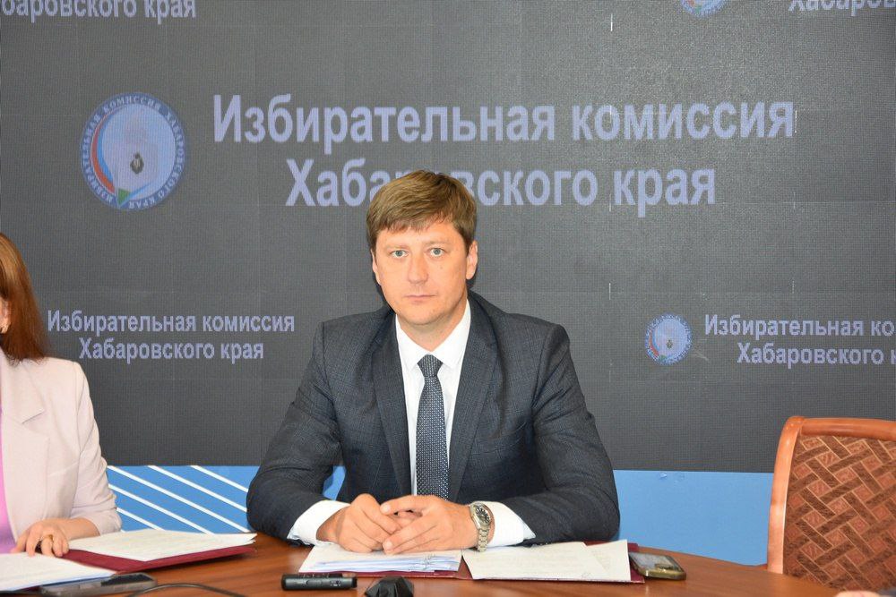 Состоялось заседание Избирательной комиссии Хабаровского края На повестке вопросы, связанные с проведением выборов в #ЕДГ2025. 14 сентября 2025 года в Хабаровском крае пройдет 14 избирательных кампаний. Подготовку и проведение выборов будут осуществлять ИКХК, 12 ТИК, 28 ОИК и 140 УИК. В выборах смогут принять участие более 100 тысяч избирателей. Решения о назначении выборов ОМСУ будут приняты с 15 по 25 июня. Сегодня принято решение о назначении дополнительных выборов депутата ЗДХК восьмого созыва по одномандатному избирательному округу № 16. Полномочия окружной избирательной комиссии возложены на ТИК Комсомольского района. Полномочия по подготовке и проведению выборов депутатов Собрания депутатов Солнечного муниципального округа первого созыва возложены на ТИК Солнечного района. Принята к сведению информация о поступлении и расходовании средств региональных отделений политических партий за 1 квартал 2025 года. #ИКХК