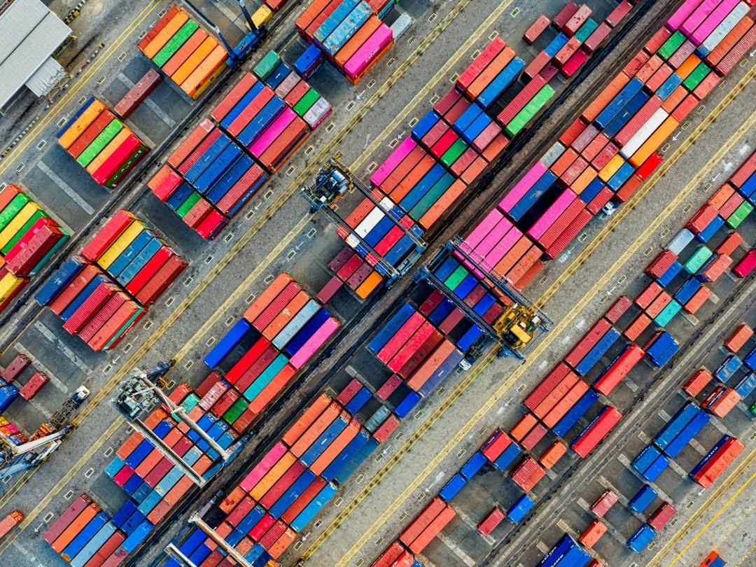 Грузооборот портов Каспия снизился на треть за 4 месяца 2025 года Грузооборот морских портов Каспийского бассейна составил 2,2 млн тонн, что на 33,9% меньше аналогичного периода прошлого года. Из них объем перевалки сухих грузов снизился на 49,5%, до 1,2 млн т, объем наливных грузов вырос на 8,8%, до 1 млн тонн.