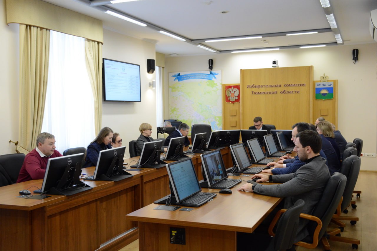 В регионе началась подготовка к выборам депутатов Тюменской областной Думы восьмого созыва На очередном 115 е заседании Избирательной комиссии Тюменской области утверждены формы удостоверений   зарегистрированных кандидатов в депутаты Тюменской областной Думы восьмого созыва по единому и одномандатным избирательным округам   доверенных лиц избирательного объединения доверенных лиц кандидата   об избрании депутатом Тюменской областной Думы восьмого созыва по единому избирательному округу и по одномандатному избирательному округу  члена Избирательной комиссии Тюменской области с правом совещательного голоса при проведении выборов депутатов Тюменской областной Думы восьмого созыва Также утверждена форма нагрудного знака наблюдателя при проведении выборов депутатов Тюменской областной Думы восьмого созыва В завершении заседания члены Избирательной комиссии Тюменской области определили дату проведения Дня молодого избирателя в Тюменской области он состоится 12 апреля 2026 года С полным содержанием решений комиссии можно ознакомиться на сайте Избирательной комиссии Тюменской области Пресс службы избирательной комиссии Тюменской области Подписывайтесь на нас в МАХ