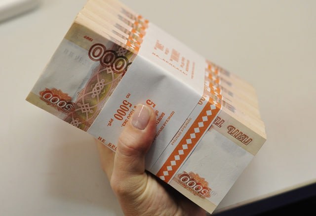 Доля рубля в оплате азиатскими странами экспорта России в мае впервые превысила половину, увеличившись за месяц до 50,7% с 48,7% в апреле, следует из анализа РИА Новости данных ЦБ РФ. Теперь национальная валюта является основной для расчетов за российские товары и услуги во всех регионах мира. Это же произошло месяцем ранее в импорте. : экономика / Все наши каналы