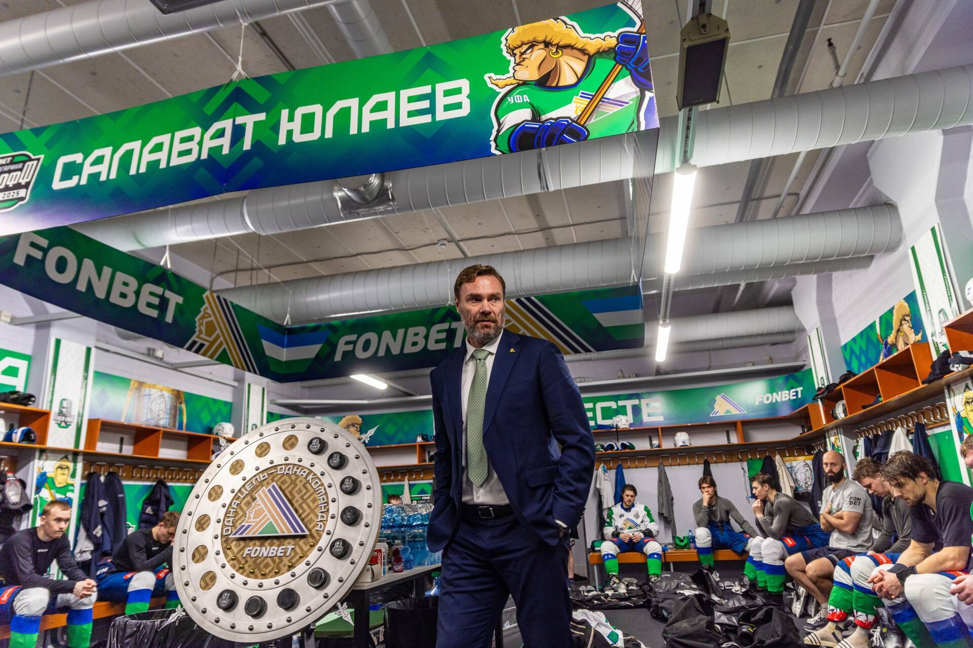 Виктор Козлов официально остается в «Салавате Юлаеве» Уфимский «Салават Юлаев» и главный тренер Виктор Козлов подписали новый контракт. Об этом сообщает пресс-служба «зеленых». Новый договор рассчитан еще на два сезона. Напомним, специалист возглавляет уфимскую команду с 2022 года. Читать полностью