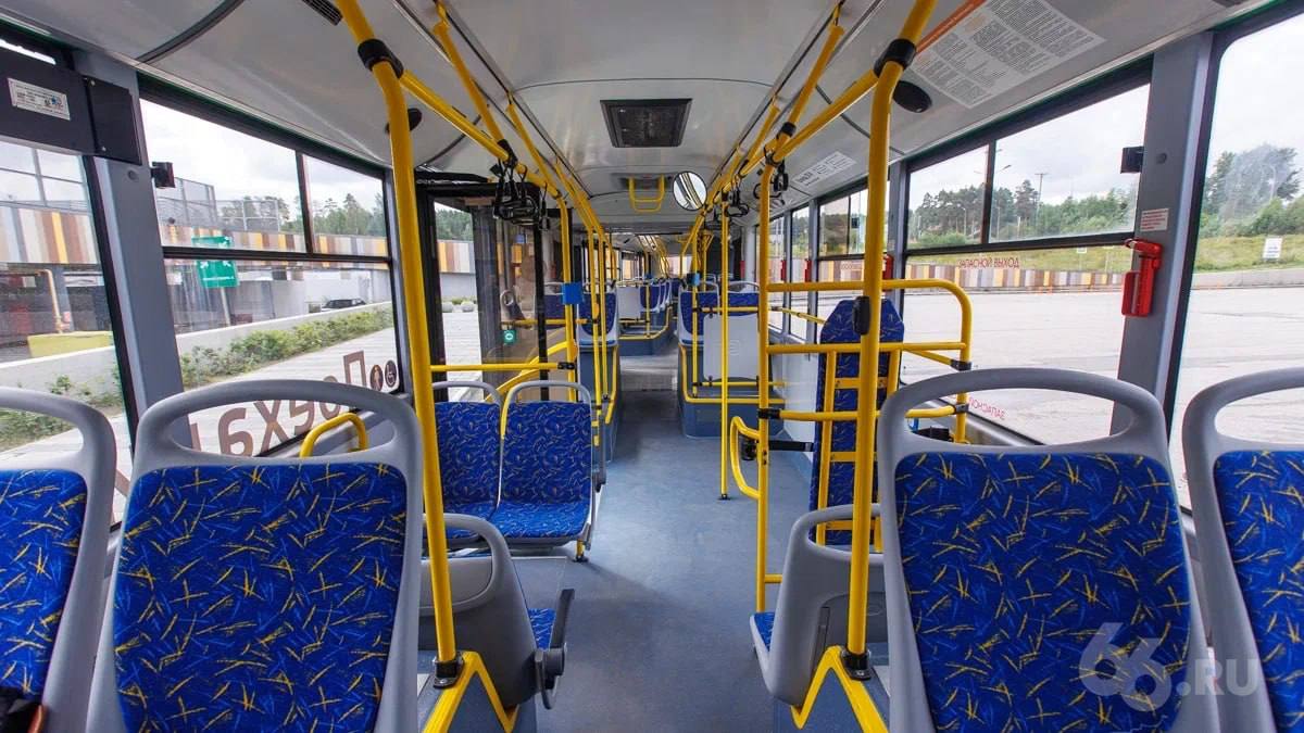 15 новых автобусов привезут в Екатеринбург Их распределят между тремя маршрутами сообщает близкий к мэрии телеграм канал Екатеринбург Главное 51 Елизавет центр Академический 57 ДМБ 9 центр Елизавет 67 ДМБ 9 центр Солнечный Всего в городе планируют обновить 150 автобусов ранее уточняли 66 RU в пресс службе администрации 25 из них уже вышли на линию   Новости из Екатеринбурга