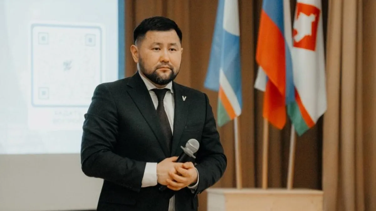 Один к пяти в Якутии оценили объемы восстановительного озеленения На заседании Думы Якутска В правилах благоустройства приняли единые требования к компенсационному озеленению Норма 1 к 5 пять посаженных деревьев взамен одного вырубленного действует для санкционированных рубок при строительстве объектов Если рубки деревьев ведутся без разрешения то несанкционированная акция по уничтожению деревьев кроме административного наказания приведет к предписанию высадить по 50 деревьев взамен одного срубленного Принятые меры действуют только на муниципальной территории а не на частных участках Также на заседании городского парламента мэр Якутска Евгений Григорьев сообщил о планах создать лесопитомник и развивать полигон компоста который со следующего года хотят использовать для обогащения грунтов при высадке зелёных насаждений Под питомник подбирают участок с доступом к воде электричеству и возможностью организовать тепличное хозяйство Якутия Подписывайтесь на Недальний Восток в Max