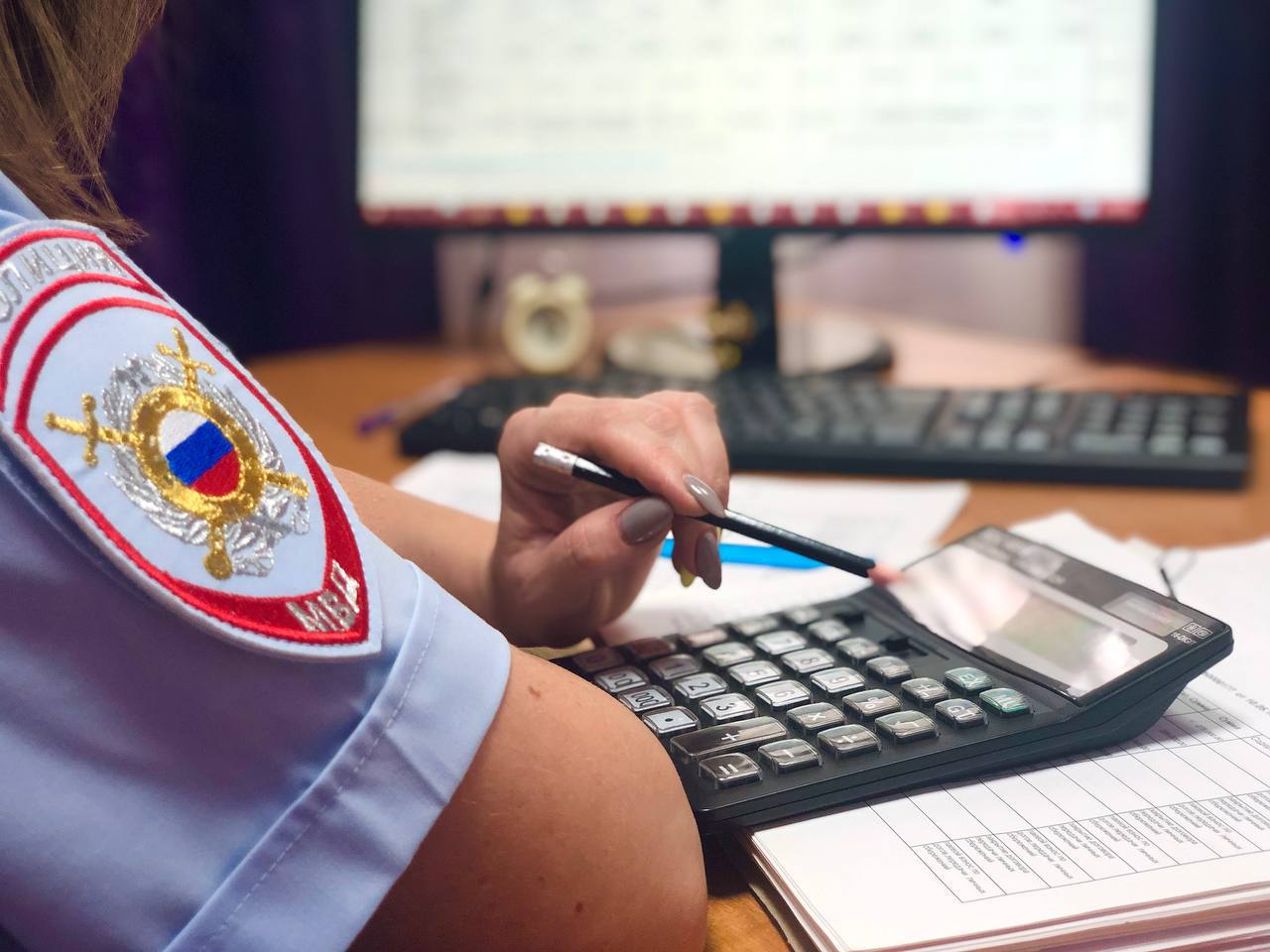 В Ставрополе перед судом предстанет врач-ортодонт, обманным путем получивший надбавки за высокие результаты труда В ближайшее время место на скамье подсудимых займет 41-летний врач-ортодонт, противоправную деятельность которого пресекли сотрудники Отдела экономической безопасности и противодействия коррупции УМВД России по городу Ставрополю. Следствием установлено, что медработник одной из стоматологических клиник краевого центра около года предоставлял в регистратуру ложные данные о приеме 246 пациентов. Полученные сведения вносились в программу, автоматически формирующую реестр на оплату. В результате врач-ортодонт обманным путем получил надбавку за высокие результаты исполненных работ, которые фактически им выполнены не были. Всего незаконным путем он получил более 250 тысяч рублей. В настоящее время расследование завершено. Уголовное дело направлено в Ленинский районный суд города Ставрополя для рассмотрения по существу.