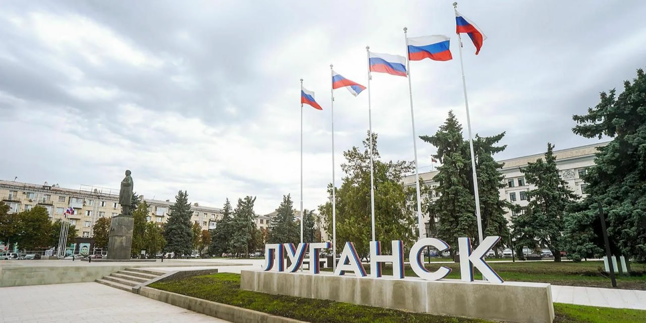 Глава Луганской Народной Республики Леонид Пасечник объявил о начале приема предложений о кандидатах на должность главы городского округа город Луганск Соответствующее распоряжение опубликовано на сайте Администрации Главы ЛНР Определить дату начала приема предложений о кандидатах на должность главы муниципального образования и прилагаемых документов от организаций 23 01 2026 говорится в распоряжении Документы принимаются ежедневно кроме субботы и воскресенья с 09 00 до 18 00 перерыв с 13 00 до 14 00 по адресу Луганск площадь Героев Великой Отечественной войны 3 кабинет 212