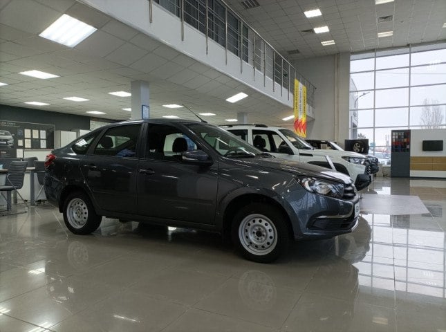 АВТОВАЗ планирует продать в феврале около 27 тысяч автомобилей LADA  В планах АВТОВАЗа по итогам февраля реализовать около 27 тысяч автомобилей LADA. Об этом сообщают «Известия» со ссылкой на главу предприятия Максима Соколова. Такое заявление он сделал в кулуарах Форума по регуляторной политике Российского союза промышленников и предпринимателей.  Подробнее на сайте autostat.ru