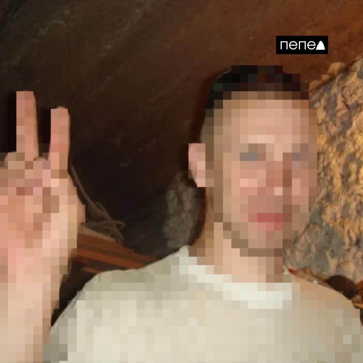 Белгородца оштрафовали за фотографии Путина с нецензурными выражениями, которые он опубликовал во «ВКонтакте» 9 лет назад. Как выяснил «Пепел», Октябрьский районный суд Белгорода оштрафовал 47-летнего Максима Ш. на 50 тысяч рублей за то, что он в 2016 году опубликовал «изображения президента Российской Федерации в неприличной, оскорбительной форме, сопровождающимися нецензурными, бранными выражениями». Спустя 9 лет, 19 марта 2025 года, эти изображения на его странице нашли сотрудники Центра «Э». В суде мужчина полностью признал вину, раскаялся и заявил, что удалил фотографии с Путиным, как, впоследствии, и свою страницу во «ВКонтакте». Подписаться на «Пепел»