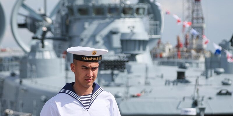 В Кронштадте пройдет военно-морской салон «Флот-2026»  Проведение международного военно-морского салона «Флот» запланировано на июнь 2026 года в Кронштадте, форума «Армия» — в августе 2027-го в подмосковной Кубинке.