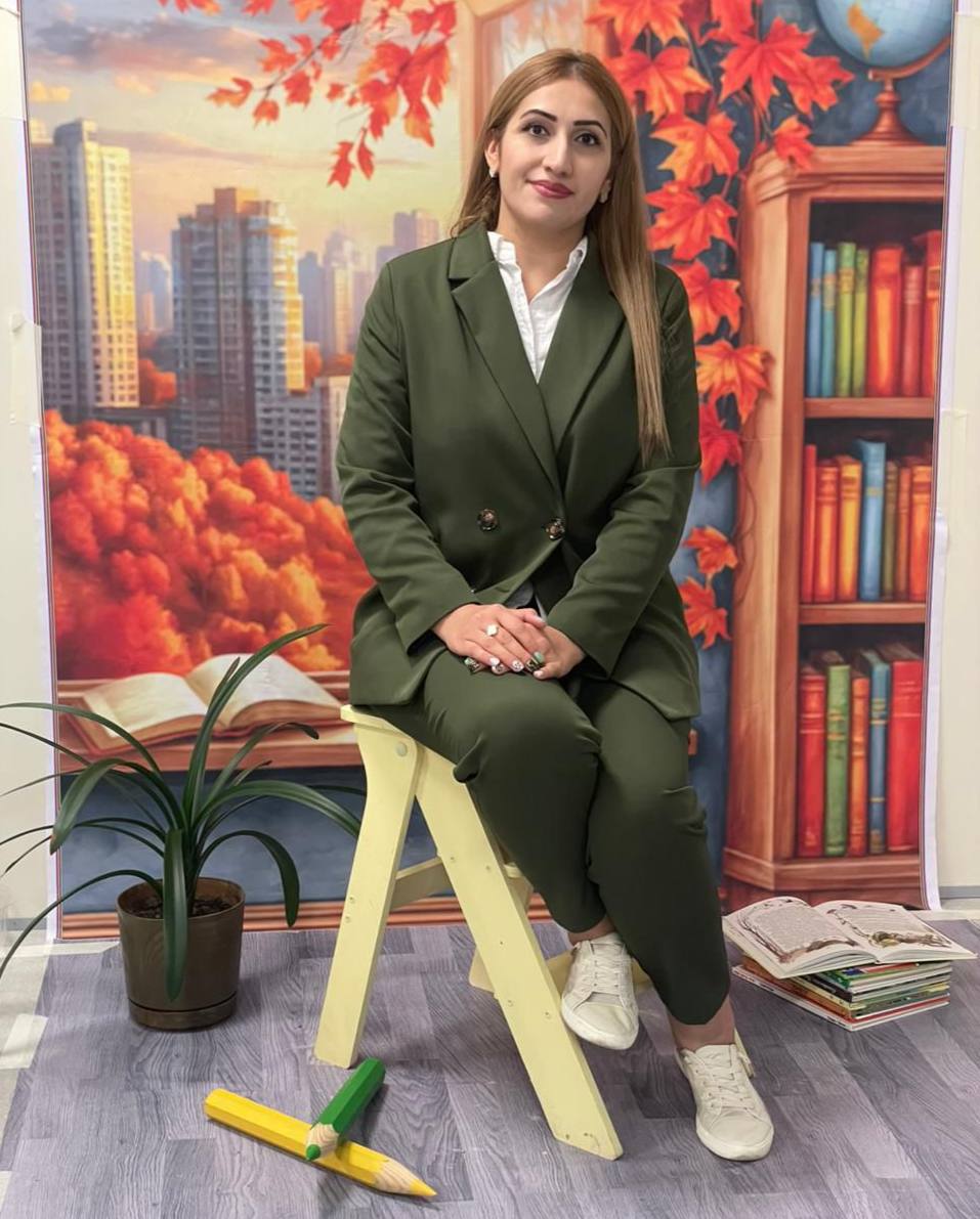 Власти Дагестана наградят высокой региональной наградой учительницу спасшую детей при нападении в школе в Подмосковье Об этом сообщил глава региона Сергей Меликов Она многодетная мать и в ближайшие дни ее семью с новогодними подарками посетит руководство нашего постпредства а в родном Дагестане ее подвиг будет отмечен высокой региональной наградой написал Меликов в своем телеграм канале Фото Telegram канал администрации Главы РД Подпишись на ТАСС Кавказ в Max