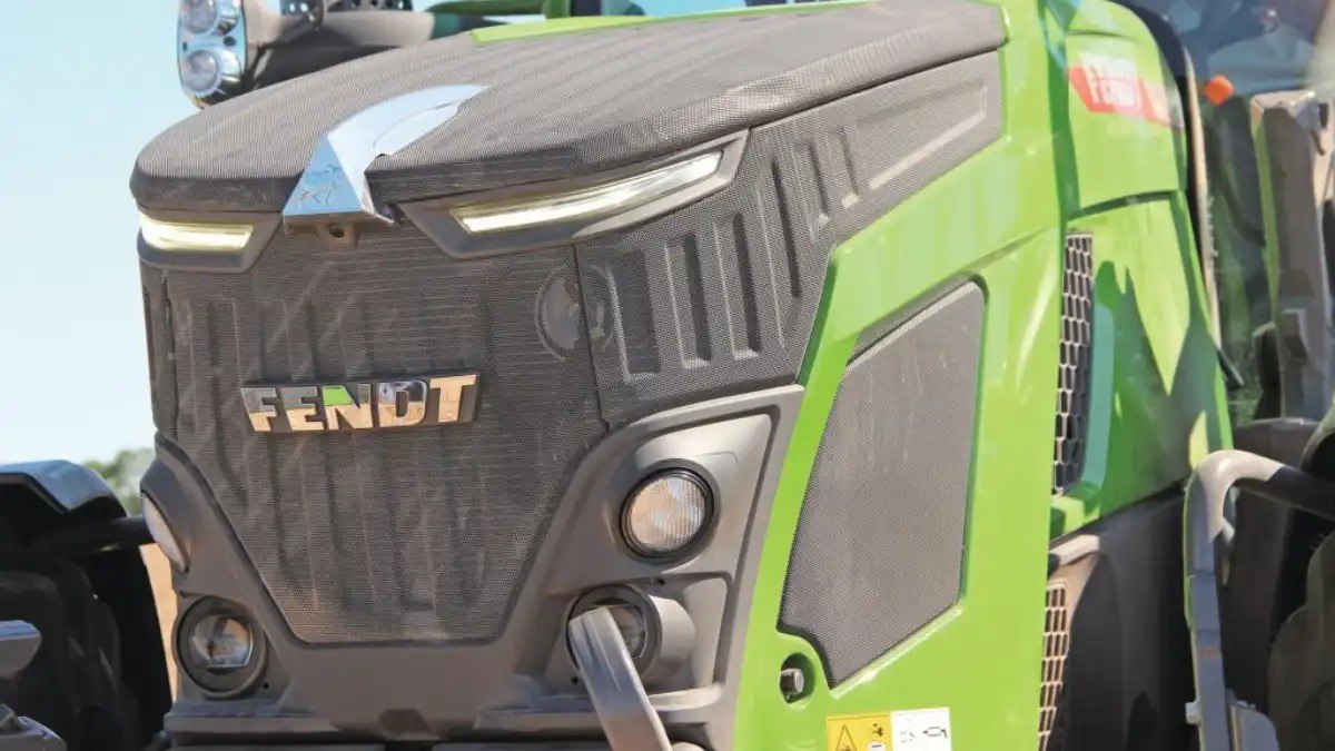 Fendt представил новые тракторы 800 Vario Gen5 500 Vario и обновленную модель 300 Vario Fendt представил новые тракторы Расширены сразу нескольких серий Внесён ряд усовершенствований и инноваций от незначительных до существенных И вот что об этом уже известно