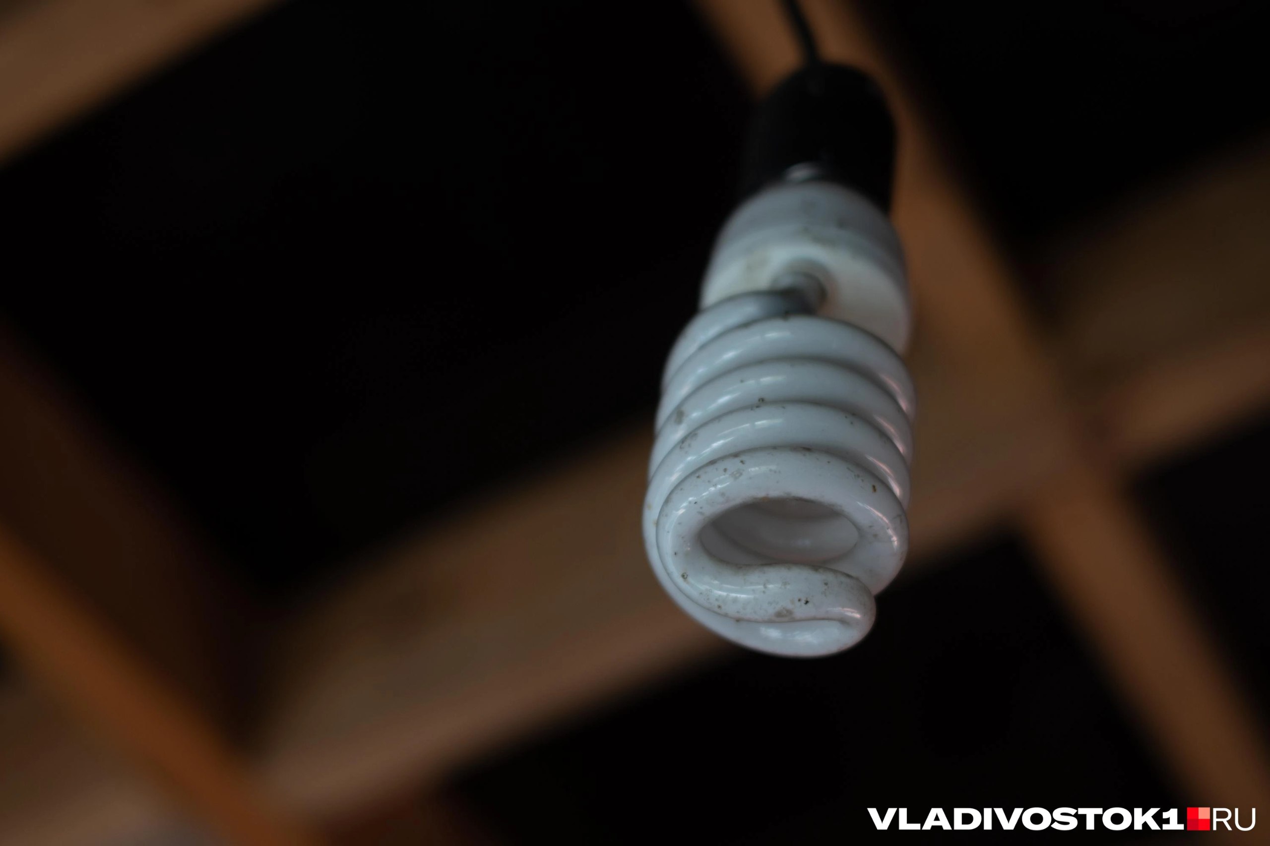 В Надеждинском районе Приморского края произошло аварийное отключение электроэнергии Ситуацию контролирует краевая прокуратура Выяснилось что авария произошла на подстанции Надеждинская еще утром 30 ноября и до сих пор без услуги остаются более 6 тысяч жителей муниципалитета Специалисты работают над восстановлением подачи питания Также в прокуратуре проверят как обслуживались и содержались электрические сети а должностным лицам грозит ответственность в случае выявления нарушений Подписаться