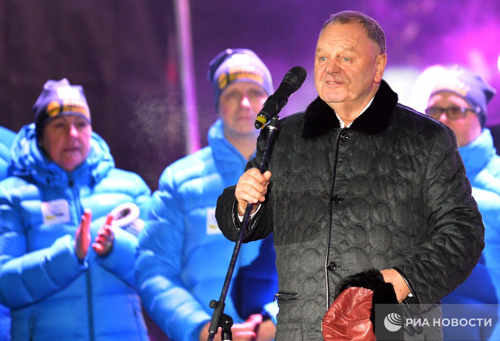 Ушел из жизни президент Федерации хоккея с мячом России Борис Скрынник О смерти Скрынника на 78 м году жизни сообщил официальный сайт ФХМР Он возглавлял федерацию с 2009 года А в 2006 2022 годах руководил Международной федерацией бенди Подписывайтесь на РИА Новости Спорт в MAX