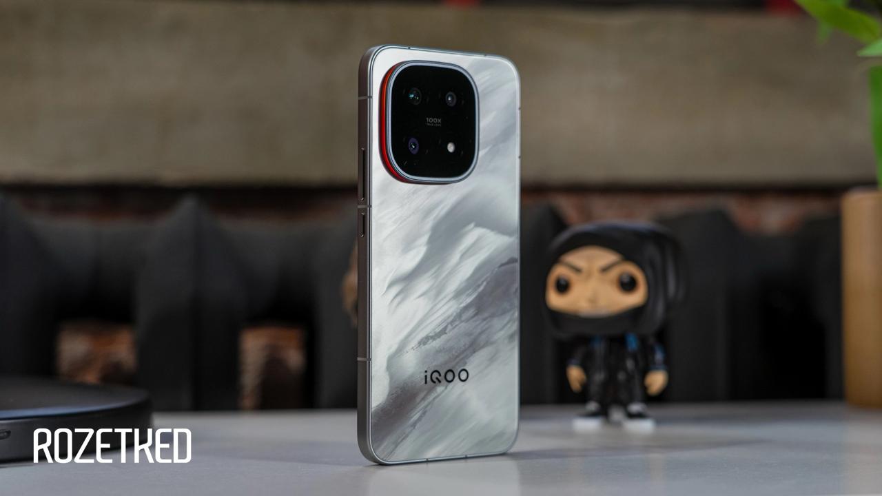 iQOO 15 добрался до России Флагман встречает покупателей мощным набором яркий LTPO OLED экран от Samsung сверхмощный Snapdragon 8 Elite Gen 5 батарея 7000 мАч с молниеносной зарядкой камеры которые приятно удивляют быстрая и плавная OriginOS 6 с игровыми фишками целых 7 лет обновлений ПО И всё это за вменяемые деньги и с официальной гарантией Обзор уже на сайте rozetked me reviews 43171