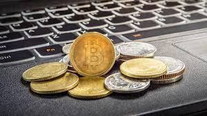 Молдова второй криптохаб мира По данным Global Crypto Adoption Index 2025 от Chainalysis Молдова заняла второе место после Украины по принятию криптовалют в пересчёте на население В общем рейтинге лидируют Индия и США а в топ 3 на душу вошли Украина Молдова и Грузия Парадокс в том что с июля 2023 года в стране действует полный запрет на операции с криптовалютами Разрешено лишь хранение активов купленных за рубежом Единственная легальная компания Coinbank прекратила работу однако нелегальные обменники и международные платформы продолжают использоваться без ограничений Запрет был введён для борьбы с отмыванием денег но по факту рынок ушёл в серую зону Доходы от криптоопераций формально облагаются налогом 12 но реально не декларируются Национальный банк планирует легализовать оборот криптовалют к 2027 году приведя законодательство в соответствие с нормами ЕС MIR24MOLDOVA Подпишись
