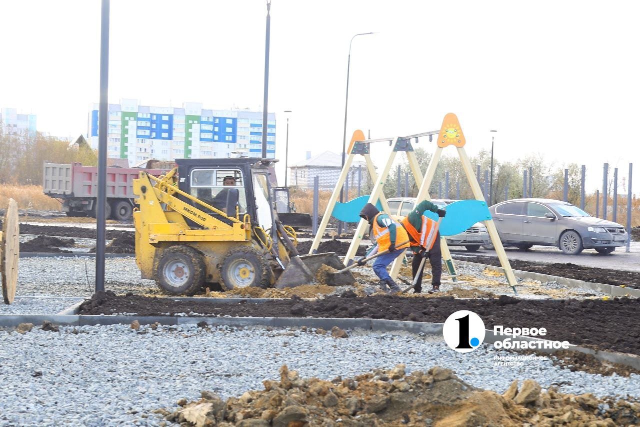 Почти в три раза больше средств направят на развитие сельских территорий  В 2025 году значительно увеличено финансирование региональной госпрограммы комплексного развития сельских территорий, сообщает пресс-служба правительства Челябинской области. Плановые расходы в 2025 году составляют 465,2 млн рублей  было 172 млн , в том числе 89,9 млн рублей из областного бюджета.  «Развитие малых населенных пунктов для нас является приоритетным направлением. Государственная программа комплексного развития территорий позволяет решать вопросы благоустройства, строительства дорог, социально важных объектов в сельской местности и менять внешний облик малых населенных пунктов, создавать для жителей комфортную среду. Важно, чтобы в нашем регионе все больше сел участвовало в программе КРСТ», — отметил глава региона Алексей Текслер    / Прислать новость