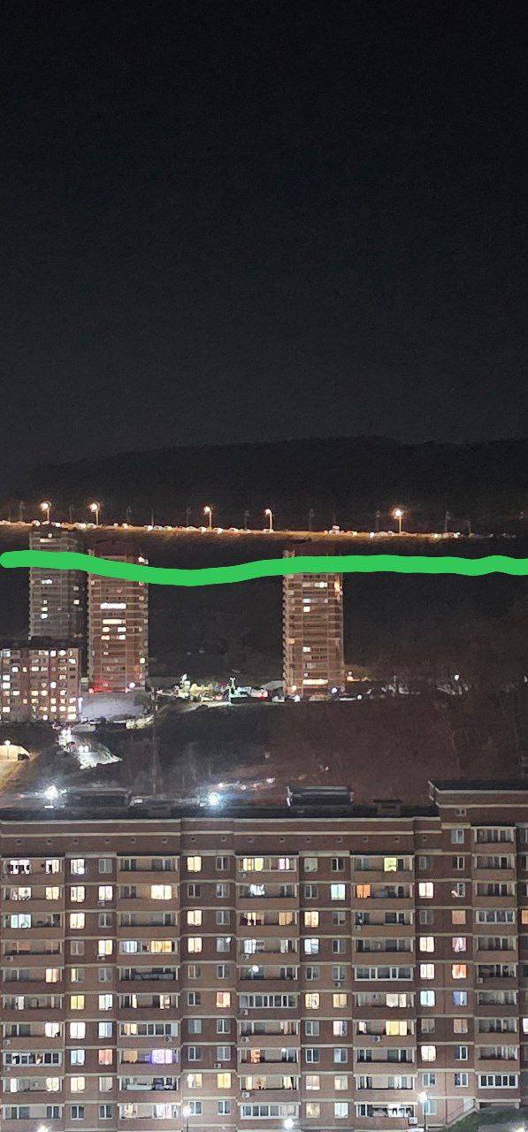 Многокилометровая пробка парализовала Владивосток жители требуют отставок Жители Владивостока делятся фото и видео гигантских вечерних пробок поток машин на склоне стоит часами Это люди стоят в пробке Или вы людей за людей не считаете Раньше хоть через СП можно было доехать а теперь полный беспредел пишет очевидец Автомобилисты жалуются что после недавних дорожных изменений город буквально встал В соцсетях растёт возмущение и требования отставок ответственных за транспортный коллапс чиновников    Реклама Подписывайтесь на NEWSVL