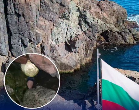 В Болгарии утонул студент из Узбекистана  Его унесло волной, когда он пытался спасти тонущую девушку. Тело молодого человека застряло между массивными скалами, и пока нет возможности его достать. После девяти часов поисков тело нашли не спасатели, а друзья студента.  Подробнее         Новости, события, мнения    Мобильное приложение  IOS   Android