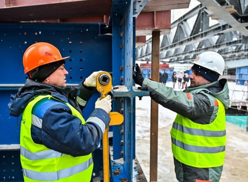 Должность директора по строительству возглавила топ-5 самых дорогих вакансий ​ Самую высокую зарплату – от 500 тысяч рублей на руки в Северной Осетии предлагают​ директору по строительству. На втором месте – предложение для​ senior системного аналитика с з/п до 300 тысяч рублей. А если вы подойдёте на должность руководителя группы магазинов,​ то можете рассчитывать на жалованье от 252 тысяч рублей на руки.​  Подробнее – о пятерке самых высоких зарплат в республике: