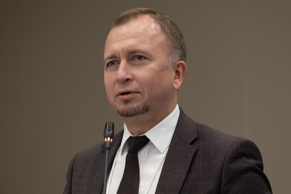 Дмитрий Лисовец стал врио директора Территориального фонда ОМС Санкт-Петербурга Дмитрий Лисовец, ранее возглавлявший комитет по здравоохранению Санкт-Петербурга, с 5 июня приступает к обязанностям временно исполняющего обязанности директора государственного учреждения «Территориальный фонд обязательного медицинского страхования Санкт-Петербурга». Об этом сообщили в пресс-службе городского правительства. До назначения Лисовец занимал должность заместителя директора фонда, а в ноябре 2023 года стал советником губернатора. Временно исполняющим обязанности главы комитета по здравоохранению назначен Юрий Шишкин. Максим Романцов стал врио главы администрации Центрального района. Фото: Алексей Смагин, Коммерсантъ Подписывайтесь на «Ъ-СПб»