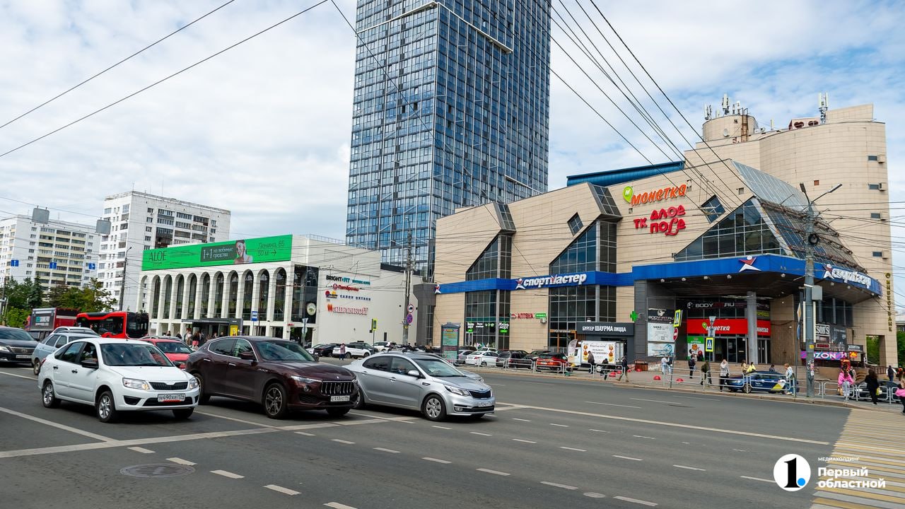 Импорт китайских автомобилей в Челябинскую область увеличился в 13 раз  В общем количестве ввезенных из-за границы машин 70% поступили именно из КНР. Значительный рост связывают с уходом европейских производителей и наращиванием выпуска в Поднебесной автомобилей с электродвигателем, на которые сохраняется пониженный коэффициент расчета суммы утилизационного сбора.  Всего за первые пять месяцев этого года, по данным Челябинской таможни, для личного пользования завезли более 460 машин из стран ЕАЭС и дальнего зарубежья. Это на 40% меньше по сравнению с аналогичным периодом 2024 года. Общая сумма таможенных пошлин и налогов, а также утилизационного сбора составила более 370 миллионов рублей.
