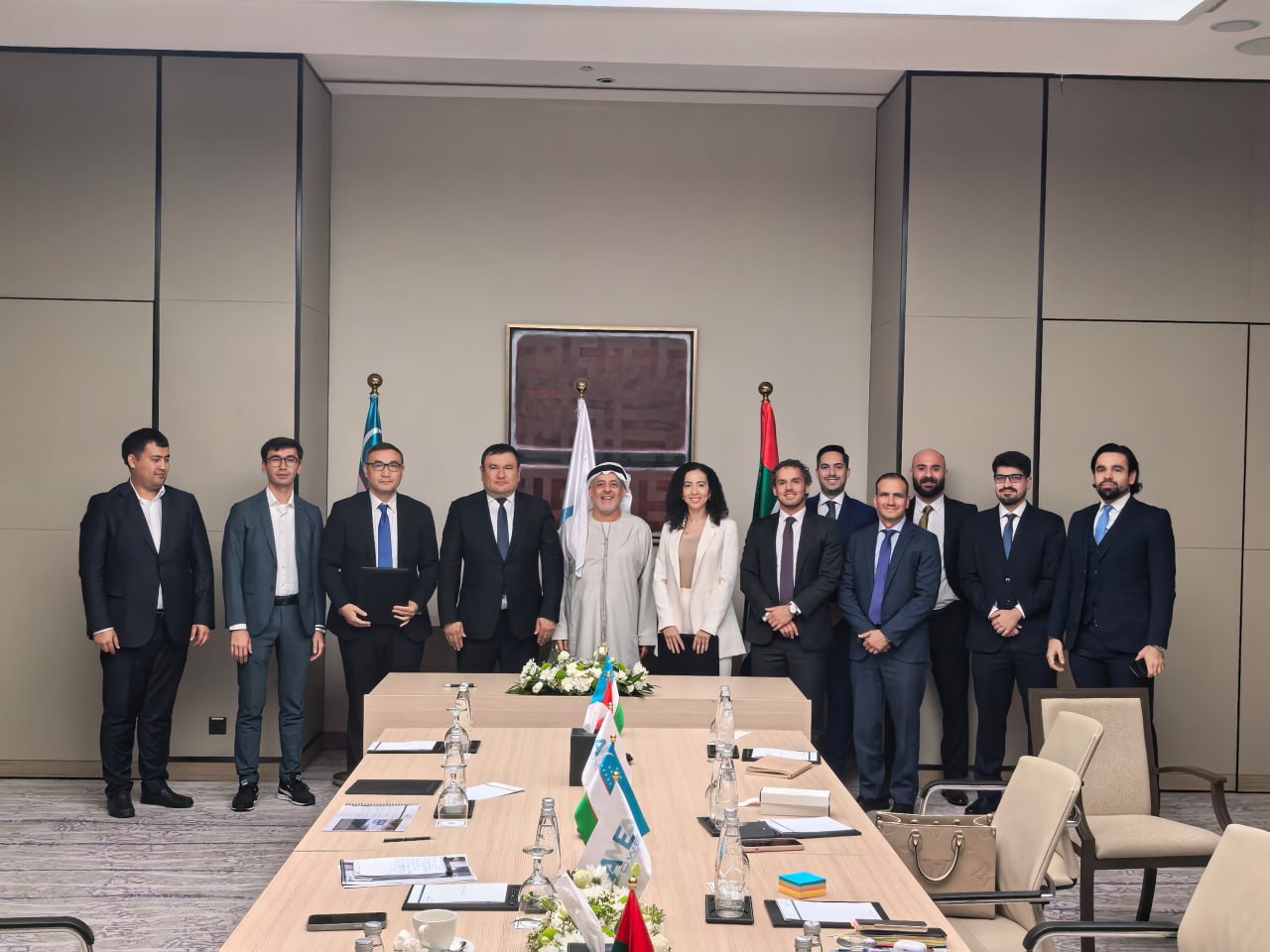 Компании из ОАЭ построят в Навоийской области 3 системы хранения энергии Две из них будут мощностью 300 МВт и емкостью 600 МВт ч а еще одна 200 МВт и 800 МВт ч Соглашения заключили в Абу Даби на полях международных форумов ENACT Majlis и ADIPEC 2025 посвященных энергетике и ИИ сообщает Минэнерго РУз SputnikUzbekistan