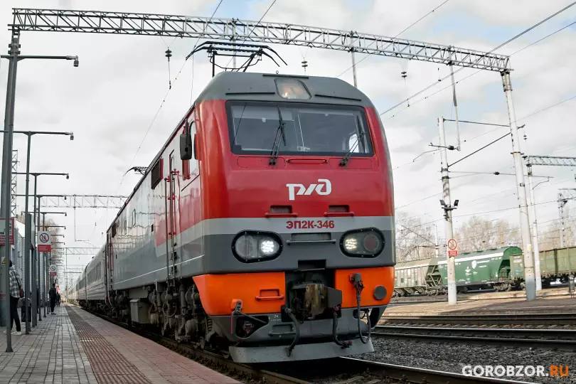 В Уфе разоблачили крупную коррупционную схему железнодорожников  Суд вынес приговор в отношении бывшего заместителя начальника пункта технического обслуживания грузовых вагонов эксплуатационного вагонного депо Дема в Уфе. Как сообщили в центральном МСУТ СКР, железнодорожник признан виновным в получении взяток.  В период с 2021 по 2024 годы осужденный, использовав свое должностное положение, систематически получал деньги за допуск грузовых вагонов, не пригодных к эксплуатации в международном сообщении. Сумма взяток составила более 310 тысяч рублей.   Следователи вместе с сотрудниками полиции на транспорте провели комплекс следственных действий, собрали необходимую доказательную базу, провели ряд экспертиз, и уголовное дело направили в суд для рассмотрения.  Суд назначил осужденному наказание в виде штрафа в размере 2,16 млн рублей с лишением права заниматься деятельностью, связанной с осуществлением управленческих полномочий, на 2 года.