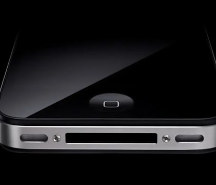 Спрос на iPhone 4 вырос на 1000 устройство воспринимают как модный ретро гаджет Выпущенный в 2010 году iPhone 4 неожиданно стал популярным в начале 2026 года Спрос вырос почти на 1000 во многом благодаря TikTok Из за вирусных видео устройство стали воспринимать как модный ретро гаджет В MyDrivers называют сразу несколько причин по которым iPhone 4 обрел вторую жизнь