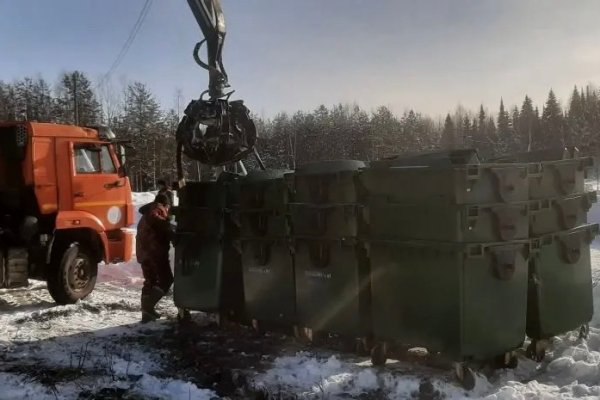 Регоператор Севера модернизирует систему сбора и вывоза коммунальных отходов в Койгородском районе Емкости уже направлены в район расстановка начнется 25 февраля Контейнеры объемом 1 1 м3 предназначены для современных мусоровозов с задней загрузкой Такая спецтехника более маневренна и лучше прессует отходы что позволяет вмещать больший объем в том числе и крупногабаритные отходы   komiinform ru news 292007