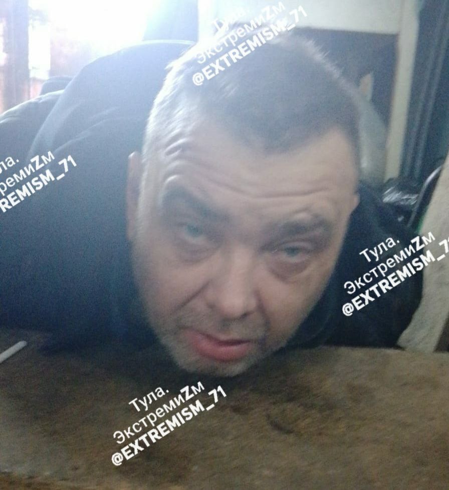 Житель Тулы осужден за призывы к убийству русских. Напомним, речь идёт об уголовном деле в отношении 50-летнего жителя г. Тулы, ранее неоднократно привлекавшегося за экстремизм. В этот раз поводом для уголовного дела стал тот факт, что мужчина, находясь на территории дачного участка СНТ «Спутник», публично призывал неограниченный круг лиц к осуществлению насилия в отношении граждан РФ. Суд приговорил виновного к наказанию в виде штрафа.