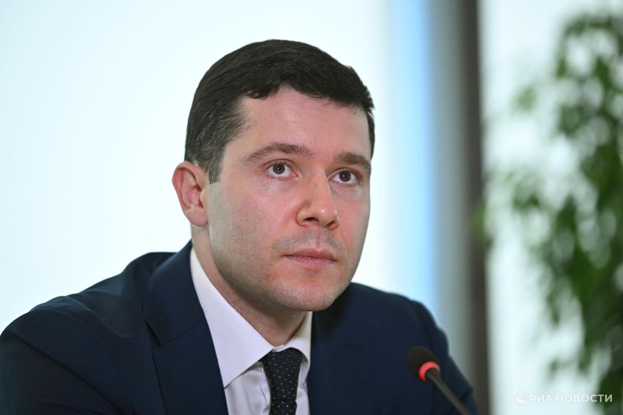 Благодаря внедрению разрешительного режима на кассах было заблокировано уже более 2 6 миллиардов потенциально опасных продуктов которые продавались с нарушениями а продажи просроченной молочной продукции снизились в 122 раза глава Минпромторга Антон Алиханов ккт маркировка минпромторг алиханов ofd24