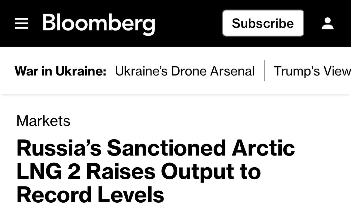 «Арктик СПГ-2» нарастил производство до исторического максимума, — Bloomberg   14 млн кубометров газа в сутки — рекордный объём производства за всю историю завода «Арктик СПГ-2», зафиксированный в последние дни июня, — констатирует Bloomberg   «Арктик СПГ-2» находится под санкциями Запада, однако Россия нашла способ их обхода. Танкер Iris недавно покинул экспортный терминал завода с грузом и отправился в сторону Мурманска, где осуществляется перевалка газа с судов ледового класса на обычные танкеры  «КРИСТАЛЛ РОСТА» ранее информировал о том, что по мнению Bloomberg «Арктик СПГ-2» — ключевой элемент противостояния России и США в борьбе за рынок СПГ
