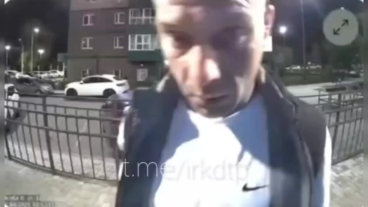 Конфликт между молодыми людьми в центре Волгограда завершился дракой под окнами жилых домов