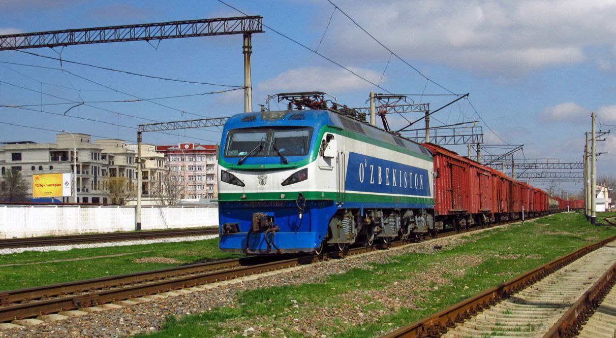 Темирйулкарго договаривается о создании транспортного коридора в Пакистан Темирйулкарго дочерняя компания Узбекистанских железных дорог и Международная палата автомобильных перевозок Пакистана подписали соглашение о сотрудничестве Документ предусматривает создание транспортного коридора Пакистан Китай Кыргызстан Узбекистан Северные страны Предположительные сроки запуска проекта Темирйулкарго не озвучивает Также стороны договорились об увеличении объемов мультимодальных грузоперевозок между Узбекистаном и Пакистаном Читайте также Перспективы грузоперевозок из Центральной Азии Иртыш Иран Афганистан Пакистан Logistan info Логистика Экономика