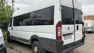 В центре Ульяновска микроавтобус наехал на женщину, которая переходила улицу на зелёный свет.  29 июля около 15:40 на улице Железной Дивизии возле дома №5а водитель Fiat Ducato сбил 63-летнюю женщину.  По данным ГИБДД, женщина переходила дорогу при зелёном сигнале светофора. За рулём микроавтобуса находился мужчина того же возраста.  Пострадавшую доставили в больницу, а затем отпустили домой.