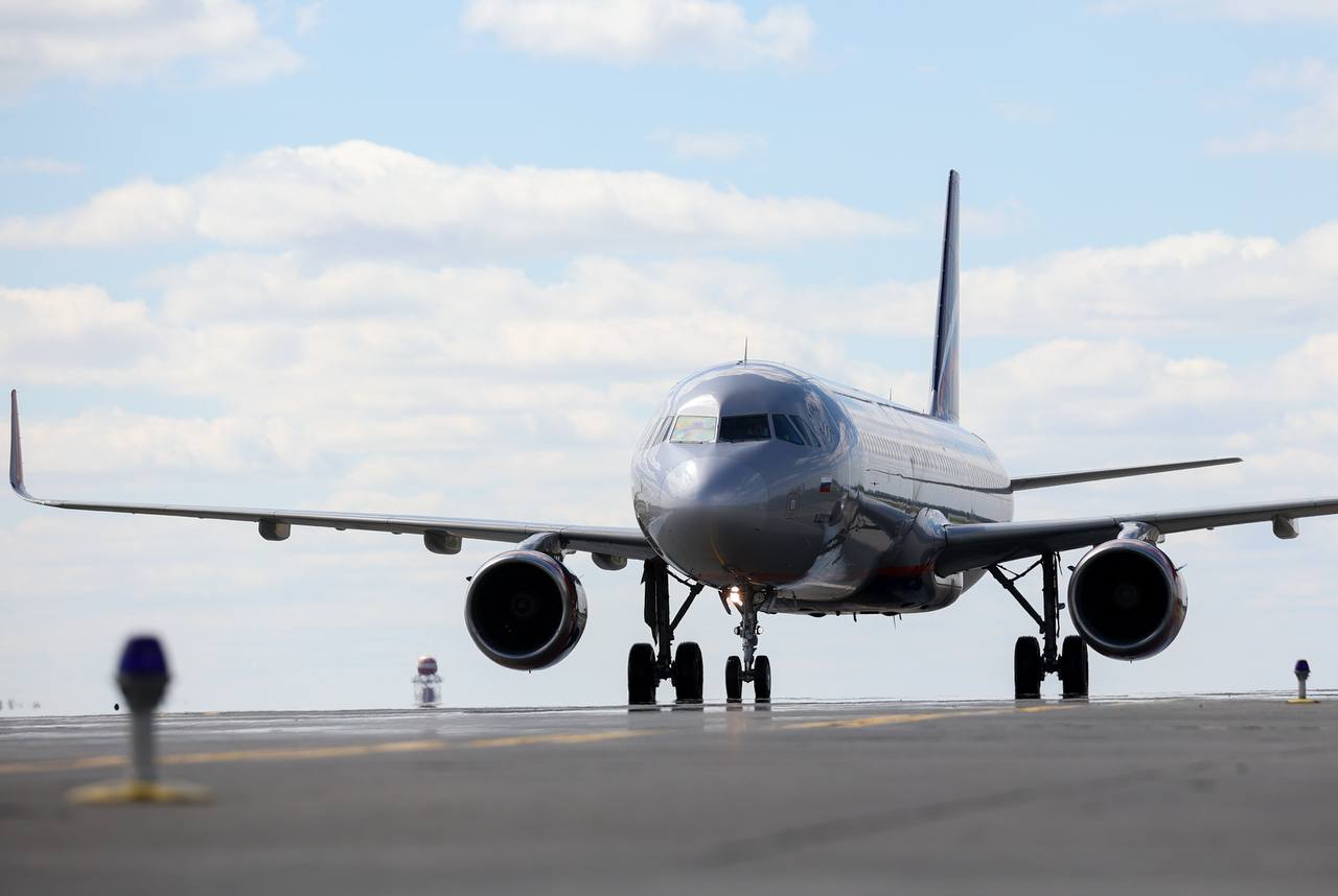 С понедельника из Казани можно будет улететь в Стамбул прямым рейсом Полёты будут выполняться 3 раза в неделю на самолётах Boeing 737 800 вместимостью 189 пассажиров сообщается на официальном сайте Nordwind Airlines Помимо прямых перелётов доступны трансферные рейсы в Стамбул из других городов Барнаула Бишкека Душанбе Иркутска Кемерово Томска и Худжанда с удобной стыковкой в Казани Забронировать билеты можно на сайте авиакомпании или в авиакассах KazanFirst   в бот