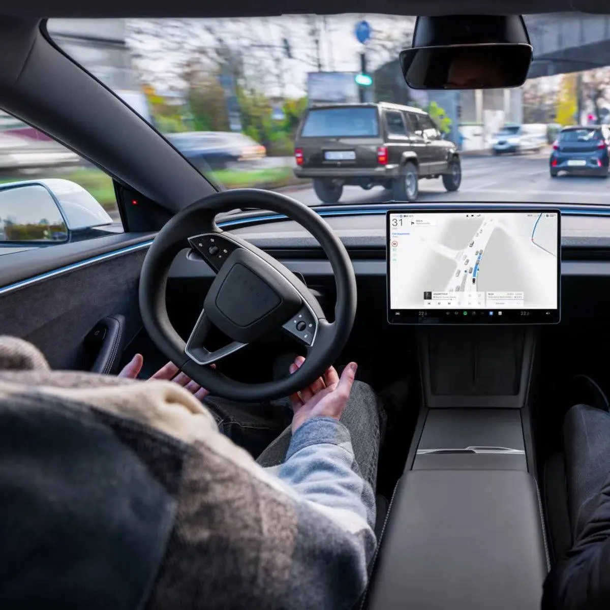 Публичные поездки на беспилотном Robotaxi в Далласе Глава отдела ИИ Tesla подтвердил что настоящие пользователи теперь могут совершать поездки на беспилотных Robotaxi в Далласе Это знаменует переход технологии из стадии тестирования в реальное использование Илон Маск