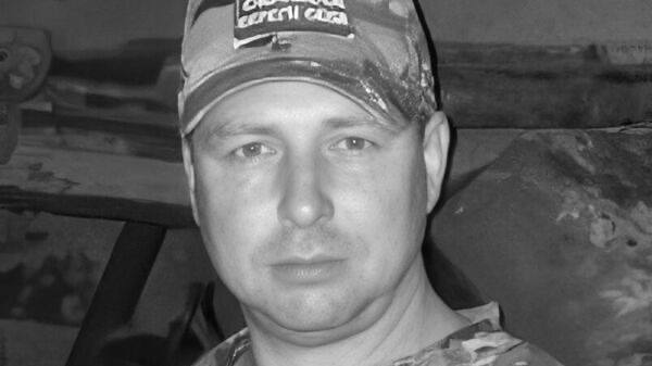 В Бахчисарайском районе простились с героем СВО Валерием Сидоровским. Об этом сообщили в районной администрации. Он был водителем второй реактивной артиллерийской батареи реактивного дивизиона. "Валерий был храбрым воином, его мужество и преданность Отечеству являлись примером для многих", - сказано в сообщении.
