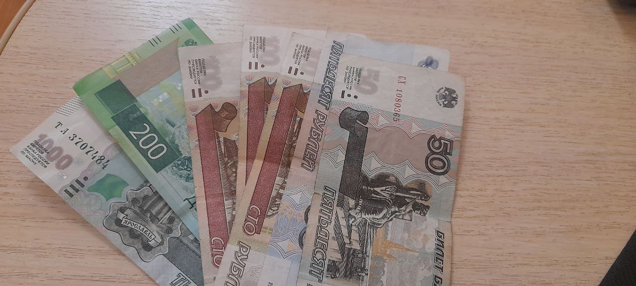 В Челябинске управляющие компании продолжают жаловаться на нехватку денег от жильцов  При этом большинство горожан по-прежнему не понимают, как можно просить повышения тарифов, когда зачастую не известно, на что идут уже перечисляемые деньги.  Журналисты в городе устроили круглый стол, на который пригласили замминистра ЖКХ, директора УК и других персон, связанных с коммуналкой.   Получилось так, что все приглашенные ратовали за повышение платы за содержание многоквартирных домов. Их аргументы, согласны мы с ними или нет, – здесь.
