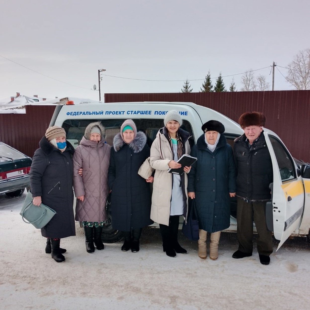 В Татарстане продолжается работа по организации доставки пожилых людей старше 65 лет, проживающих в сельской местности, в медицинские учреждения для прохождения диспансеризации, вакцинации, плановой госпитализации и получения другой необходимой медицинской помощи.     Напомним, доставка осуществляется в рамках национального проекта «Семья» на специализированном автотранспорте, приобретенном на средства федерального бюджета. Пожилых людей сопровождают специалисты комплексных центров социального обслуживания населения.     С начала года в медицинские учреждения республики доставлены 9 870 пожилых сельчан, из них 8 723 — на диспансеризацию.