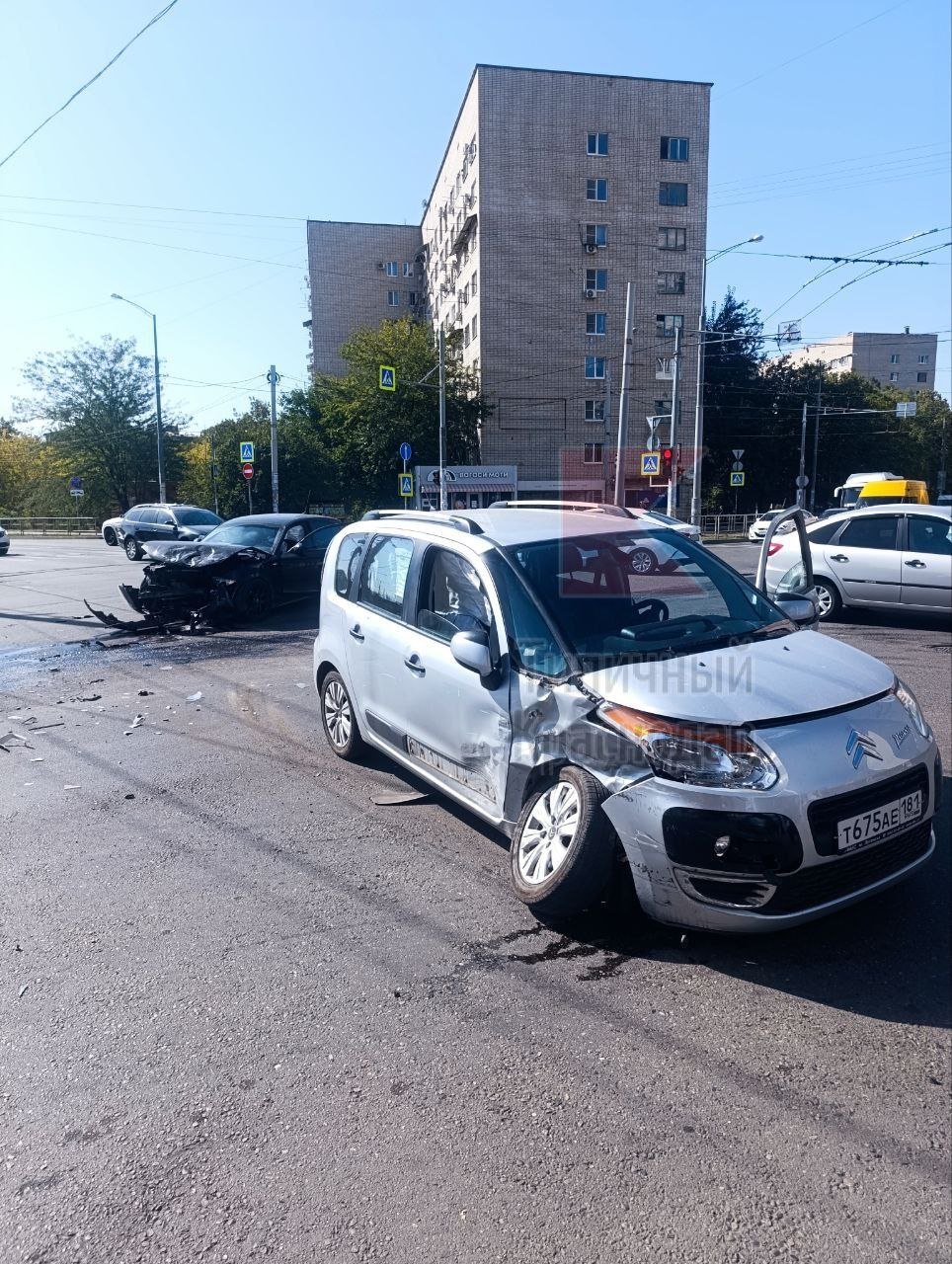 Сегодня днём на пересечении Черкасской и Восточно-Кругликовской произошло серьезное ДТП