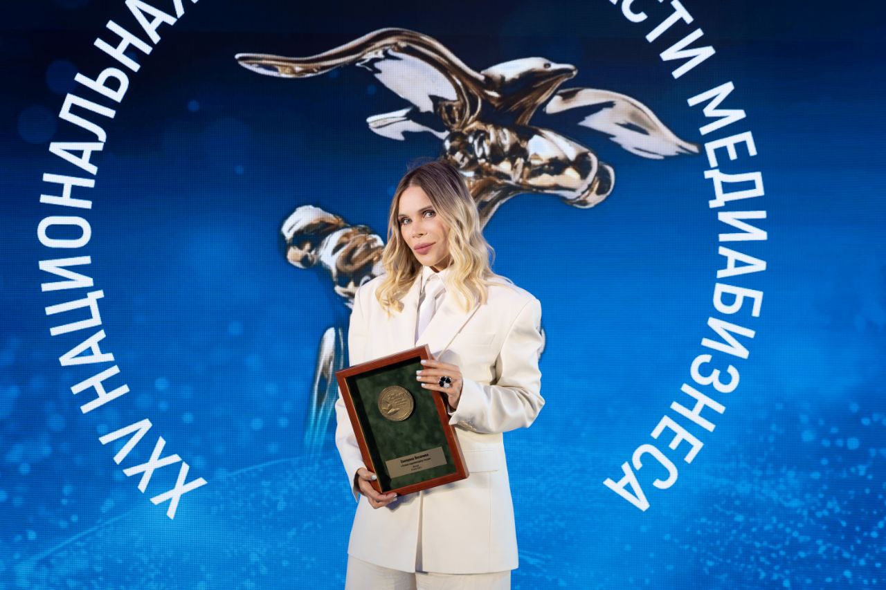 Екатерина Веселкова стала лауреатом спецноминации премии «Медиа-Менеджер России» В честь 25-летия премии «Медиа-Менеджер России» оргкомитет выбрал девять медиаменеджеров, которые внесли выдающийся вклад в развитие отрасли. В направлении «Реклама» награду получила генеральный директор ГПМ Реклама Екатерина Веселкова. Поздравляю Екатерину Веселкову с такой важной премией. Её энергия и глубокое понимание рынка сделали наш сейлз-хаус ГПМ Реклама одним из самых сильных игроков на рекламном рынке страны, — Александр Жаров, генеральный директор «Газпром-Медиа Холдинга». Также среди награжденных — Мария Захарова, Константин Эрнст, Олег Добродеев и другие. Всем лауреатам вручили почетные медали. Национальная премия «Медиа-Менеджер России» вручается ежегодно за достижения и неординарный подход в управлении.