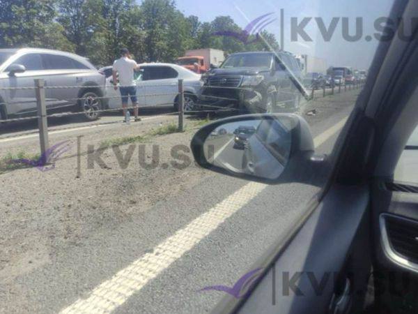 На трассе М4 «Дон» в районе аэропорта Платов из-за ДТП образовалась 10-километровая пробка в северном направлении #новости #ростов #ростовскаяобласть #дтп #м4дон