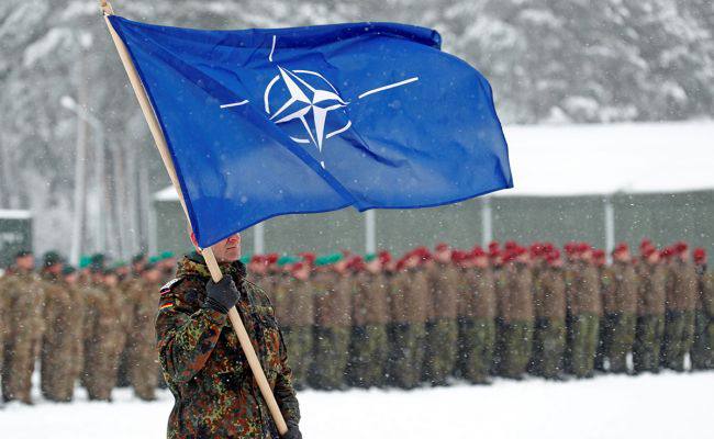 Финляндия и Швеция построят ж/д в норвежский порт для срочной переброски сил НАТО, — Iltalehti. По данным финской газеты, Хельсинки принял решение о разработке проекта железнодорожного сообщения из Финляндии через Швецию в норвежский порт Нарвик. Из этого порта, в случае «реальной российской угрозы», можно будет перебрасывать тяжёлое вооружение и войска НАТО. Горячие Угли