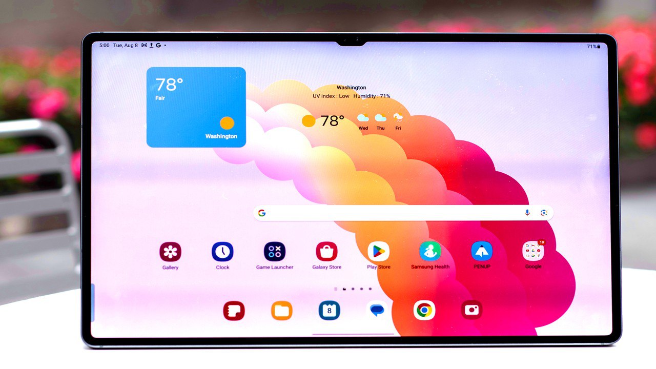 Утечка: полные характеристики Galaxy Tab S11 и S11 Ultra В сети появились все спецификации новых флагманов Samsung, а также недорогого планшета Tab S10 Lite. Флагманские планшеты получат Dimensity 9400, а недорогая модель — Exynos 1380. Также источник поделился ценами: от 399 евро ~37 000 рублей за Tab S10 Lite до 1339 евро ~124 500 рублей за 14,6-дюймовую «ультру». rozetked.me/news/40825