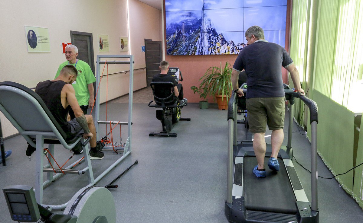 Участок в 5 гектаров выделили под строительство реабилитационного центра для участников СВО в Дагестане В Дагестане определили участок под строительство современного реабилитационного центра для участников специальной военной операции Объект построят в городе Каспийске Об этом сообщило министерство по земельным и имущественным отношениям региона Комплекс разместится на площади 5 гектаров в черте города Каспийск Реализация проекта будет осуществляться за счёт инвесторов отметили в министерстве Приступить к строительству реабилитационного центра планируется уже в 2026 году а сдать объект в эксплуатацию к 2027 году Южная служба новостей