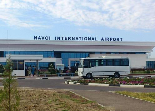 Международный аэропорт города Навои выведут из централизованной системы оперативного управления государственной компании Uzbekistan Airports Руководству воздушной гавани предоставят право самостоятельно заключать договоры с местными и иностранными авиаперевозчиками по пассажирским и грузовым рейсам а также транзитным и техническим посадкам Данную инициативу представили президенту страны Шавкату Мирзиёеву 2 февраля на совещании по вопросам развития навоийского аэропорта и трансформации предприятий авиационной отрасли Подробнее на нашем сайте Актуальные новости из Центральной Азии fergananews