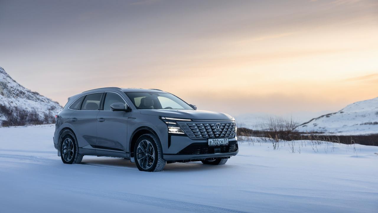 Новый CS75 Plus от 4 1 млн рублей Changan выпустила в России четвёртое поколение кроссовера CS75 Plus Автомобиль уже появился в продаже в двух комплектациях Luxe и Tech Внутри 2 0 литровый турбированный мотор мощностью 235 л с и 8 ступенчатый гидромеханический автомат от Aisin rozetked me news 43178