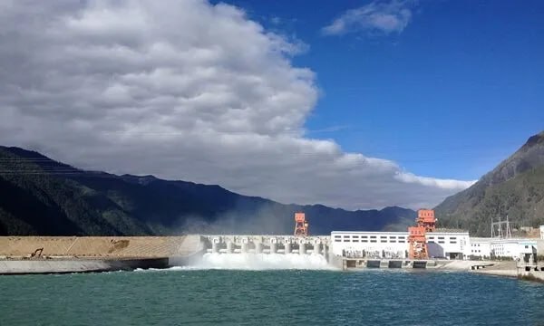 Россия готова участвовать в строительстве новых ГЭС в Венгрии Россия выразила готовность участвовать в строительстве новых модернизации и реконструкции действующих электростанций в Венгрии включая ГЭС сообщило правительство РФ по итогам встречи вице премьера РФ Александра Новака и главы МИД Венгрии Петера Сийярто В ходе встречи российская сторона выразила готовность принимать участие в реализации проектов строительства новых модернизации и реконструкции действующих объектов электроэнергетики в Венгрии а также гидроэлектростанций говорится в сообщении geonrgru YouTube sponsr ru