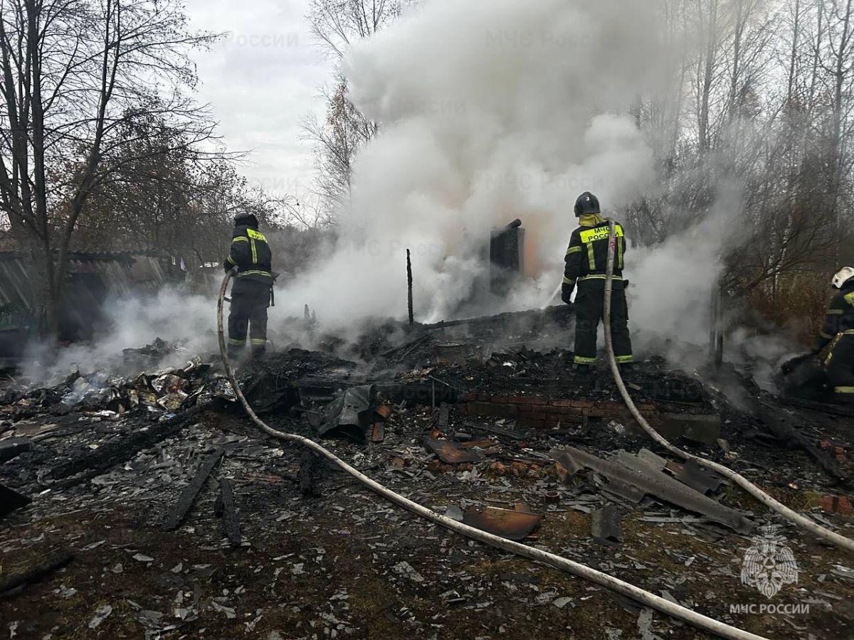 Человек пострадал при пожаре в Ивановском районе     В результате также выгорел садовый домик на площади 20 кв.м.  ↗  Прислать новость   Подписаться